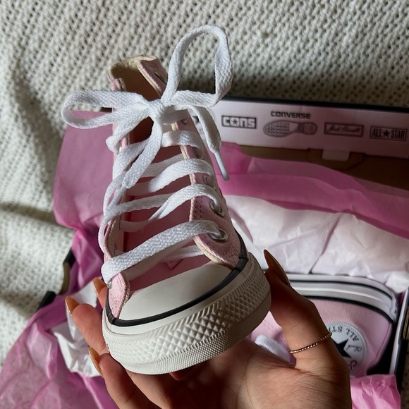 NWT Pink Hello Kitty Cinnamoroll Converse - Picture 2 of 5